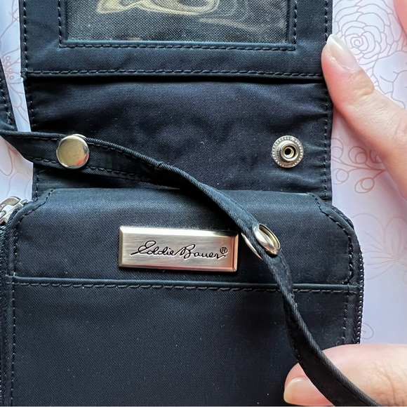 Eddie Bauer Black Crossbody Wallet with Detachable Strap - Picture 4 of 12